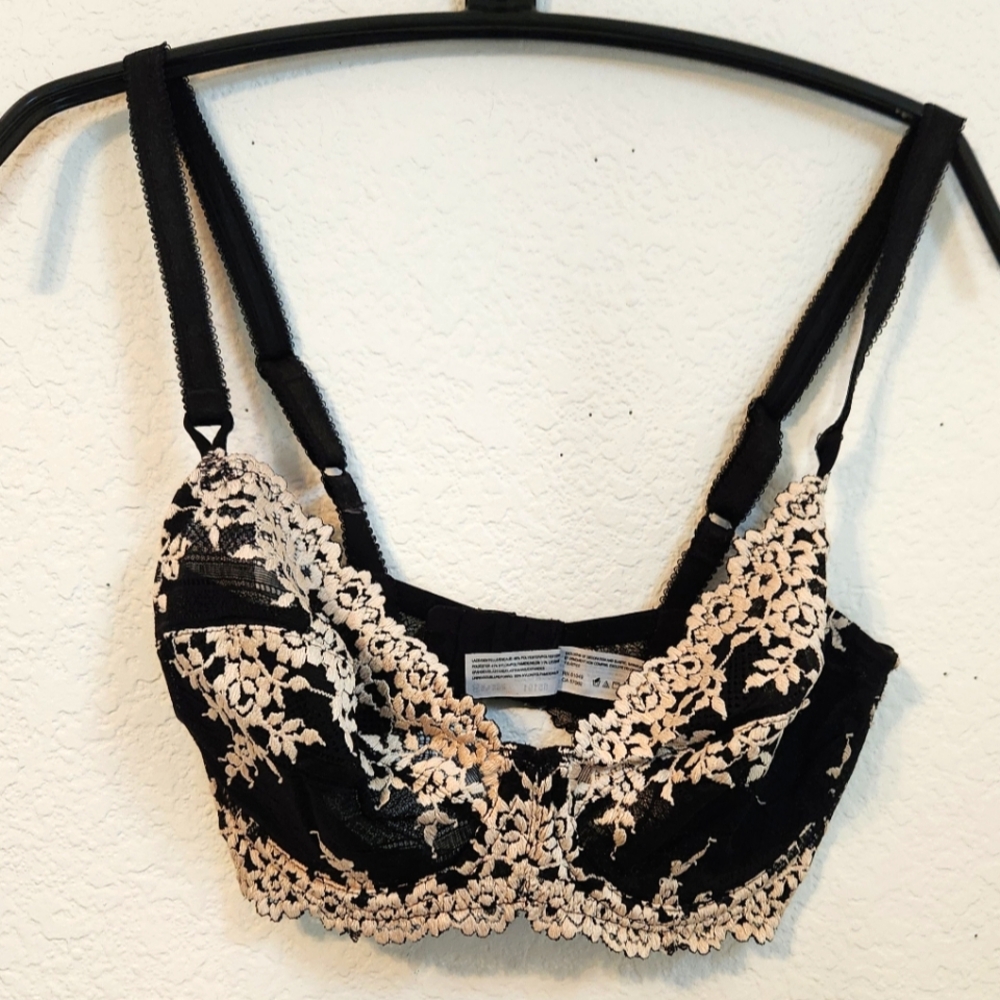 Wacoal Embrace Lace Underwire‎ Bra Style #65191, Size 32DD